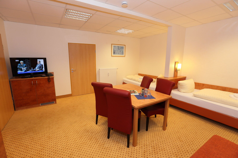 Bedroom 3, Café & Hotel am Holzhafen, Stade