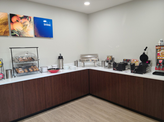 Food & Drinks 5, Comfort Inn & Suites Shelbyville, Shelby