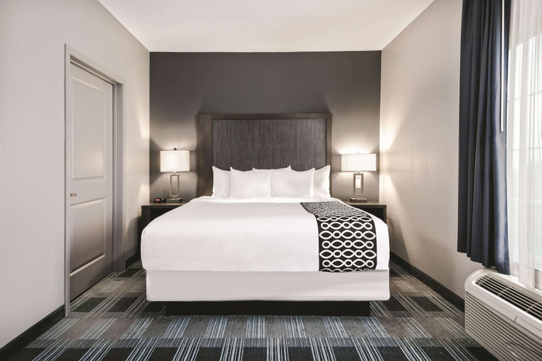 Bedroom 3, La Quinta Inn & Suites by Wyndham Victoria - South, Victoria