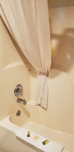 Bathroom 4, Inn America - Lewiston, Nez Perce