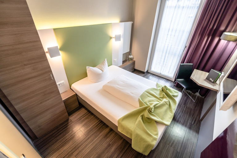 Bedroom 3, Hotel Demas City, München