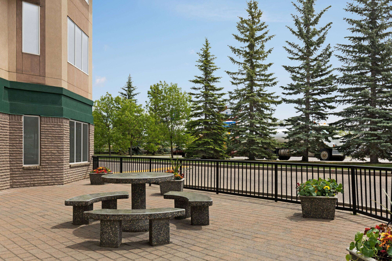 Others 5, Super 8 by Wyndham Calgary Shawnessy Area, Division No. 6