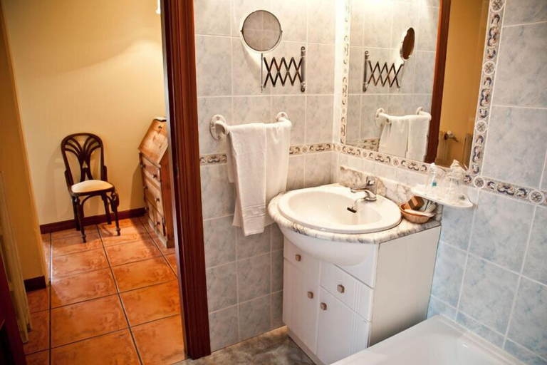 Bathroom, Posada Somavilla, Cantabria