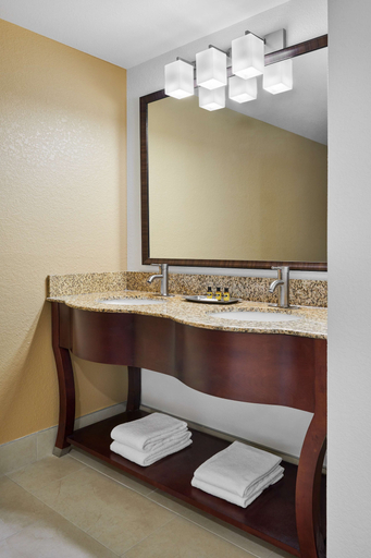Bathroom 4, Best Western Plus Milwaukee Airport Hotel & Conference Ctr, Milwaukee