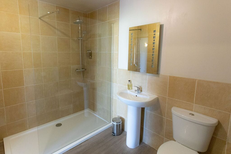 Bathroom 3, Redwood House Hotel, Highland