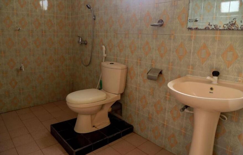 Bathroom 4, Hansa Surf Hotel, Hikkaduwa