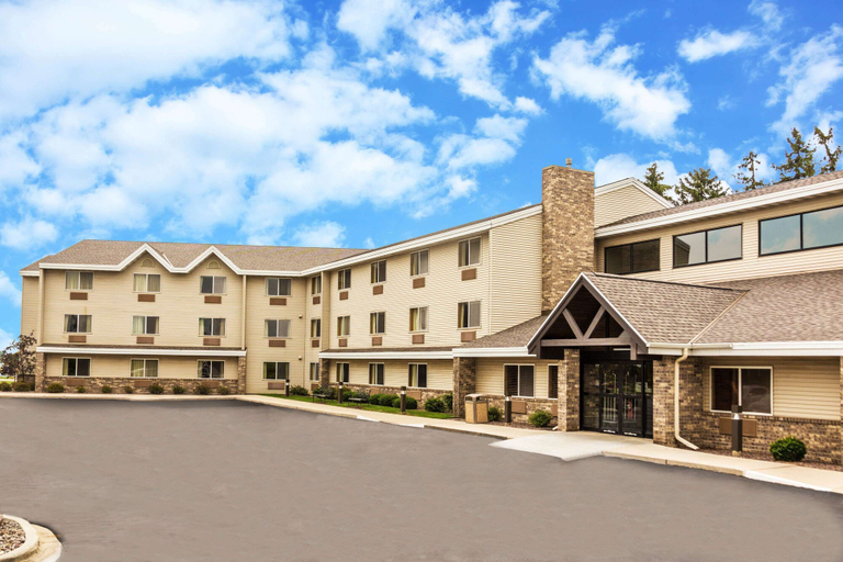 Exterior & Views 2, AmericInn by Wyndham Sheboygan, Sheboygan