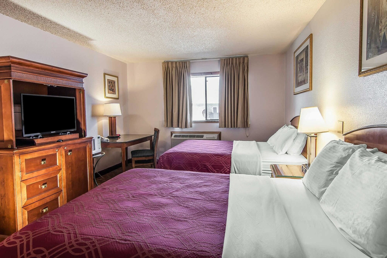Bedroom 3, Econo Lodge Inn & Suites Madras, Jefferson