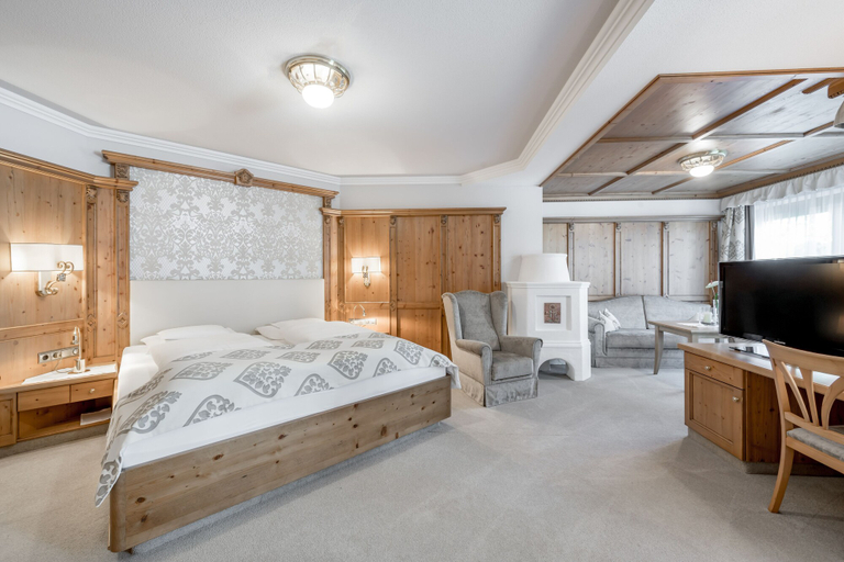 Bedroom 3, Hotel Trofana Royal, Landeck