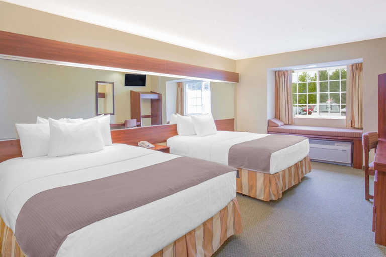 Bedroom 3, Microtel Inn & Suites by Wyndham Gassaway/Sutton, Braxton