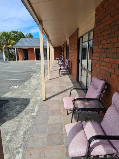 Others 5, Arran Motel, Southland