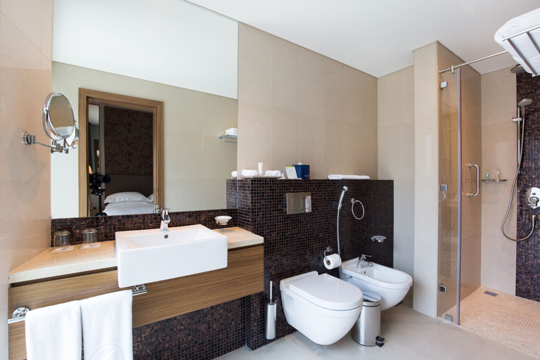 Bathroom 5, Majestic Arjaan by Rotana, Muharraq