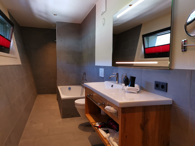 Bathroom 4, Das Heimsitz, Kitzbühel