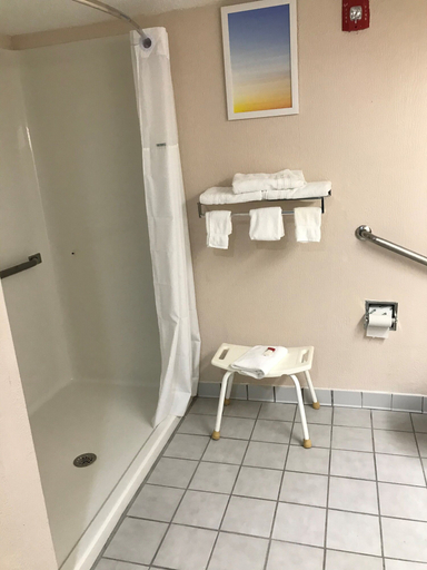 Bathroom 4, Days Inn by Wyndham Panama City, Bay