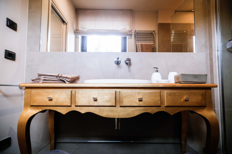 Bathroom 4, Cascina Cortine, Cuneo