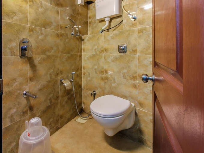 Bathroom 3, Seven Hills Dormitory - Hostel, Mumbai Suburban