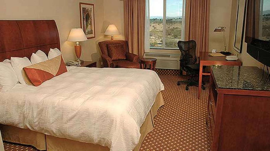 Bedroom 3, Hilton Garden Inn Victorville, San Bernardino