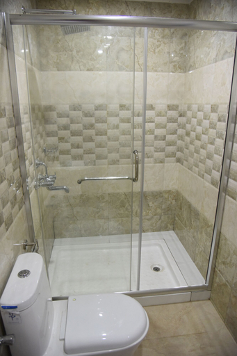 Bathroom 3, Hotel Reech, Kanniyakumari