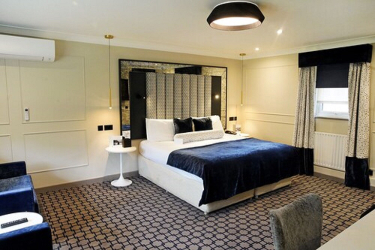 Bedroom 4, Denham Grove, Buckinghamshire