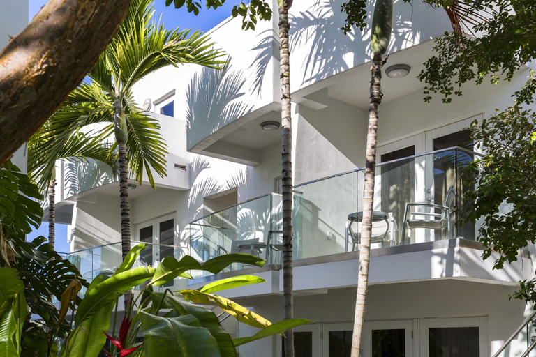 Exterior & Views 2, Santa Maria Suites, Monroe
