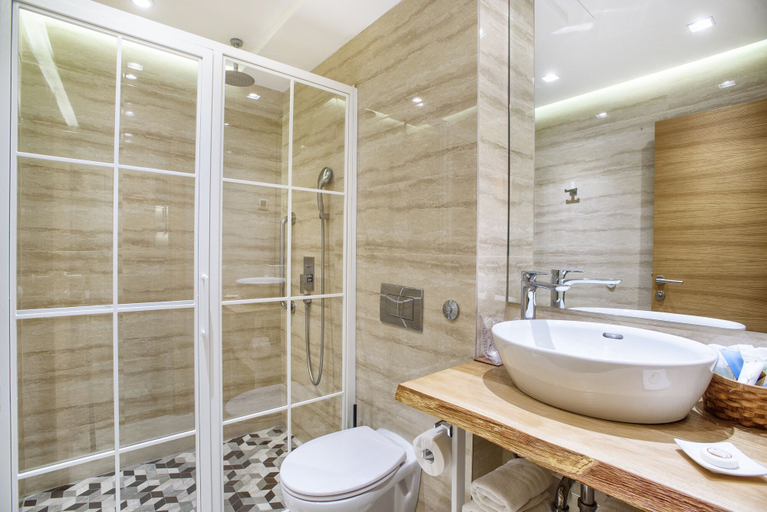 Bathroom 5, One Luxury Suites, Belgrade