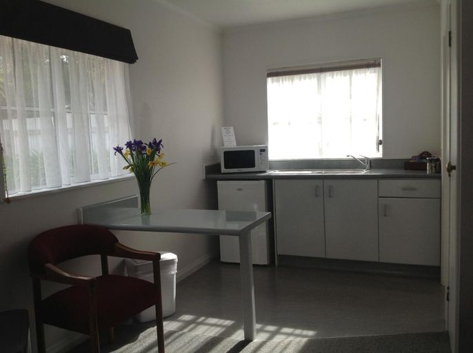 Others 5, Settlers Motor Lodge, Hutt city