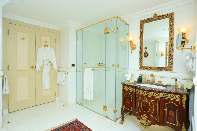 Bathroom 5, Hilton Alexandria Corniche, Al-Muntazah