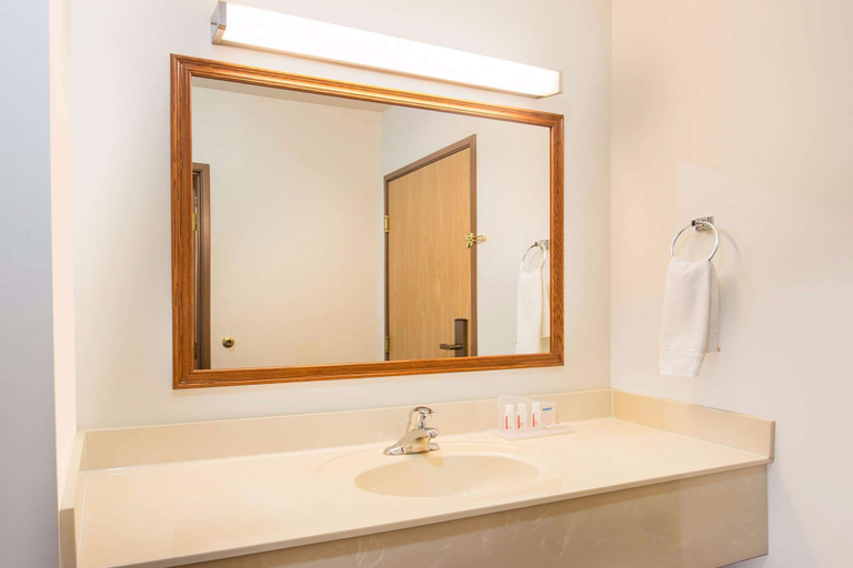 Bathroom 4, Super 8 by Wyndham Galva, Henry