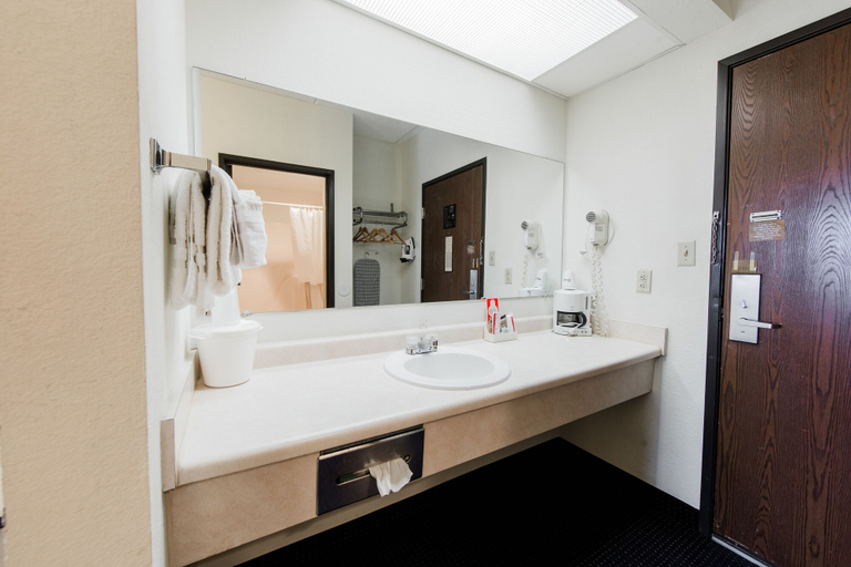 Bathroom 4, Hotel Pigeon Forge, Sevier