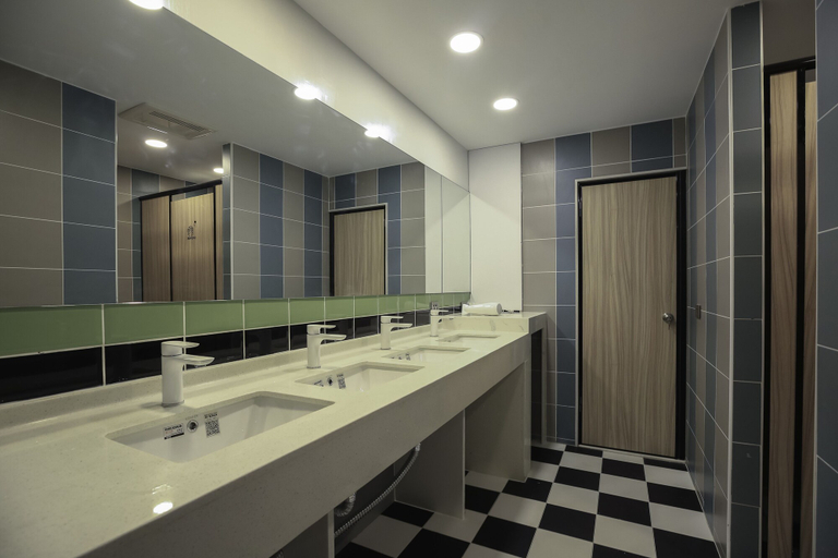 Bathroom 4, Flyinn Hostel, Kaohsiung