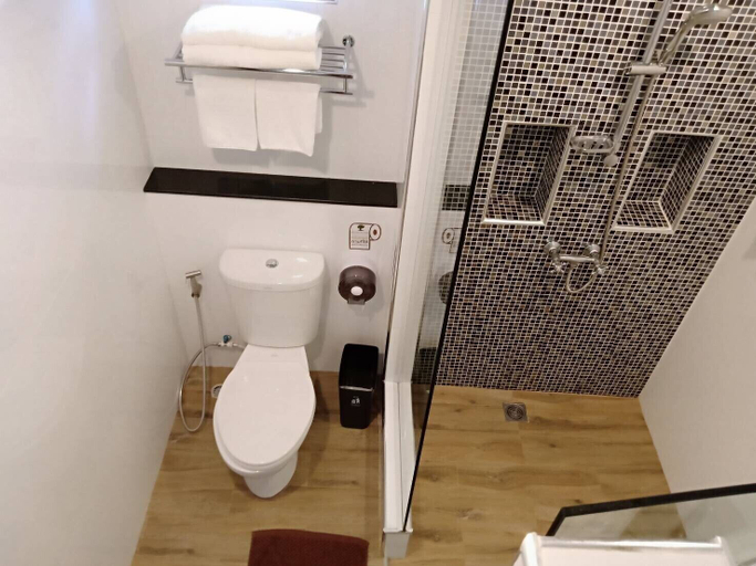 Bathroom 4, Banpu Resort Trat, Muang Trat
