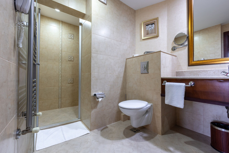 Bathroom 4, Primoretz Grand Hotel & SPA, Burgas