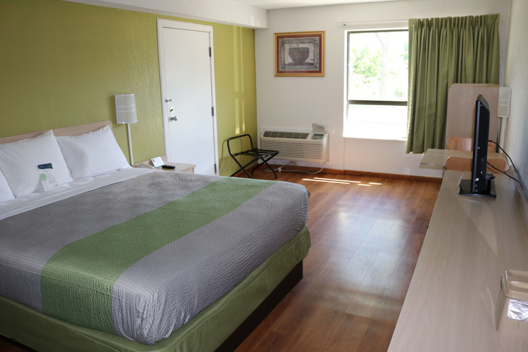 Bedroom 3, Motel 6 Binghamton, NY, Broome