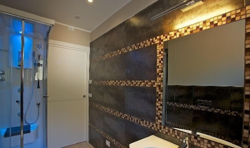 Bathroom 5, Hotel C'era Una Volta, Grosseto