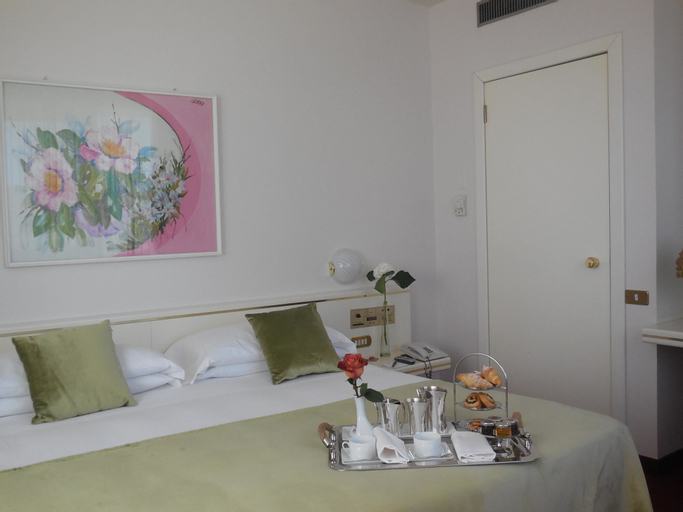 Bedroom 2, Starhotels Cristallo Palace, Bergamo