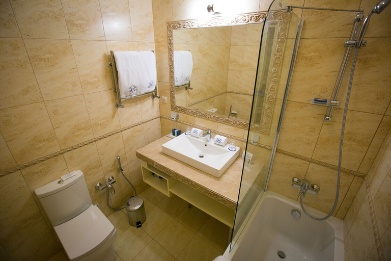 Bathroom 4, Metro Hotel Apartments, Odes'ka