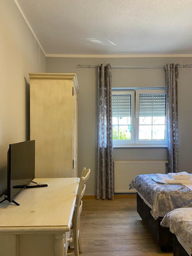 Bedroom 2, Astheimer Schlösschen, Groß-Gerau