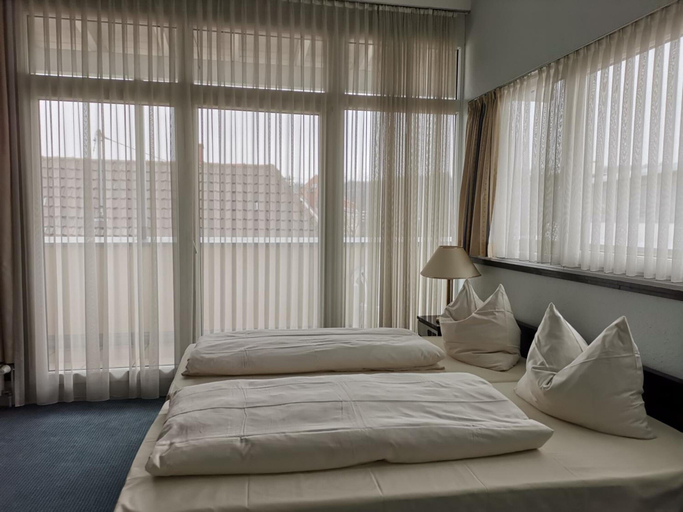 Bedroom 3, Hotel Restaurant Pfeffermühle, Zollernalbkreis