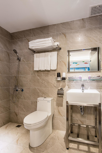 Bathroom 5, RF Hotel Linsen, Taipei City