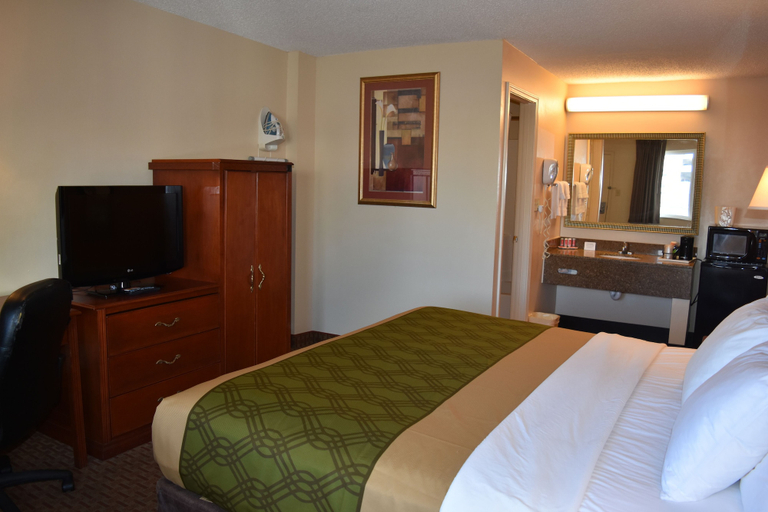 Bedroom 3, Econo Lodge Louisville Downtown, Jefferson