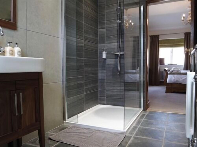 Bathroom 4, The Lamb Inn, Derbyshire