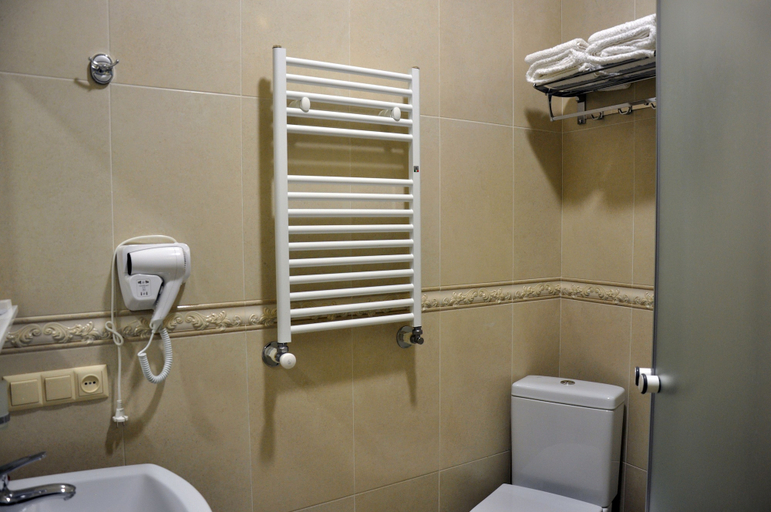 Bathroom 2, Crown Hotel, Tskaltubo