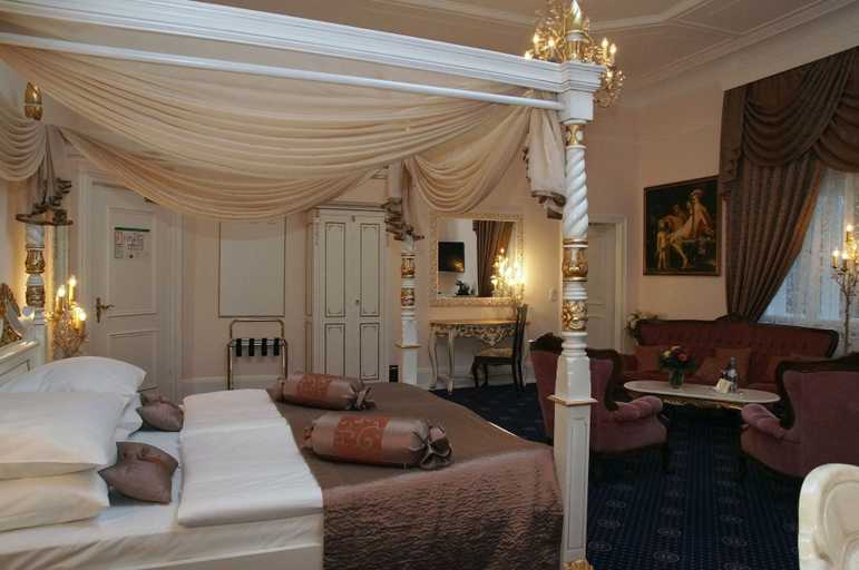 Bedroom 3, Schloss Hotel Wolfsbrunnen, Werra-Meißner-Kreis