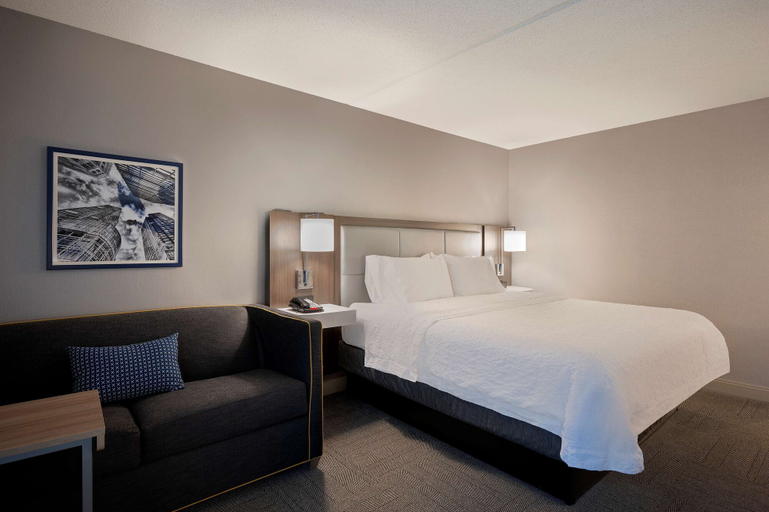 Bedroom 4, Hampton Inn by Hilton Boston/Cambridge, Cambridge
