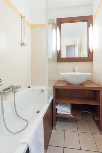 Bathroom 4, Pierre & Vacances Residence Le Moulin des Cordeliers Loches, Indre-et-Loire