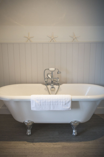 Bathroom 4, George Hotel, BW Signature Collection, Norfolk
