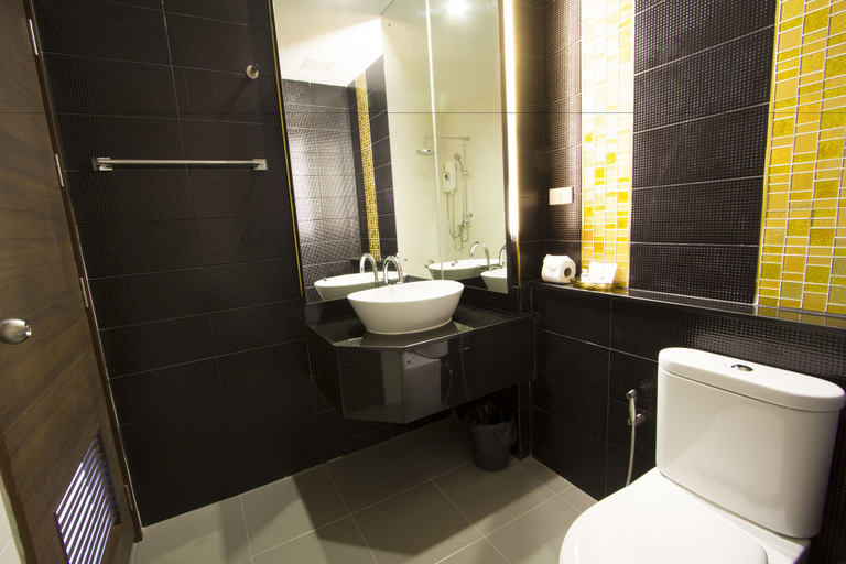 Bathroom 4, Siva Royal Hotel, Muang Phatthalung