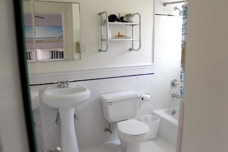 Bathroom 4, Bayside Hotel, Los Angeles