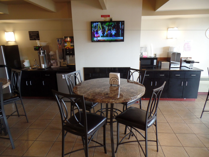 Food & Drinks 5, Super 8 by Wyndham Beaver Falls, Beaver
