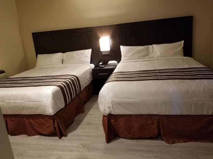 Bedroom 2, Silver Maple Motel, Haliburton